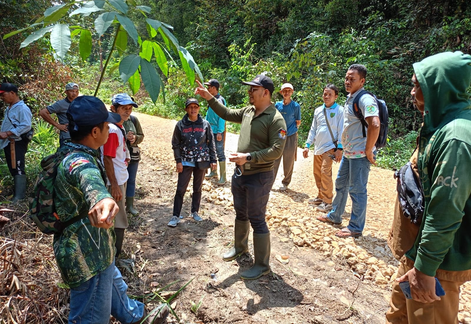 kegiatan-pelatihan-rt-rw-mantir-adat-dan-penghulu-adat-se-kelurahan-taniran-kecamatan-benua-lima